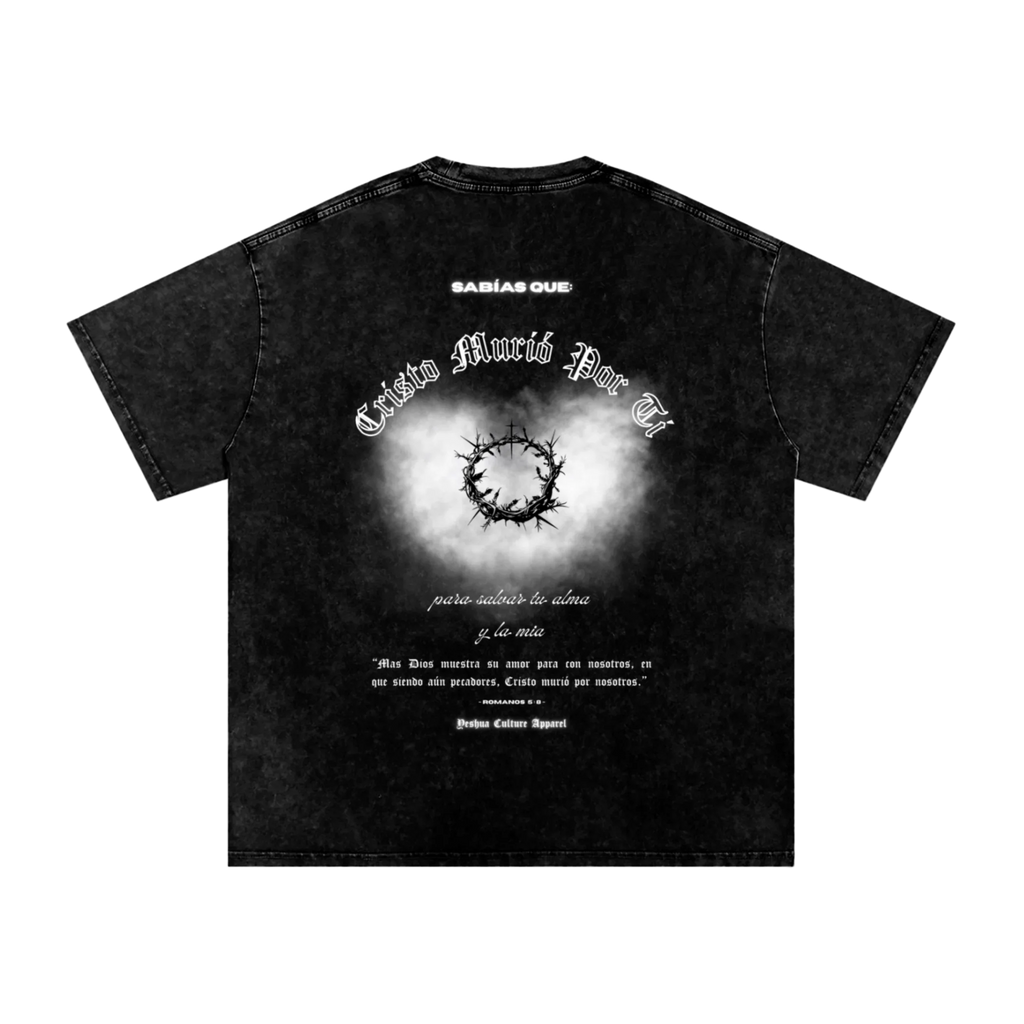BUENAS NUEVAS Oversized Christian Tee back view con Romanos 5:8