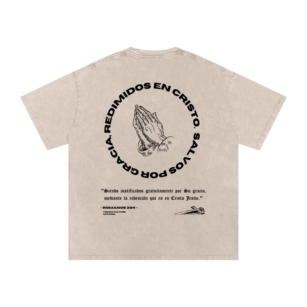Back of JUSTIFICADOS Y REDIMIDOS tee featuring praying hands graphic and Romans 3:24